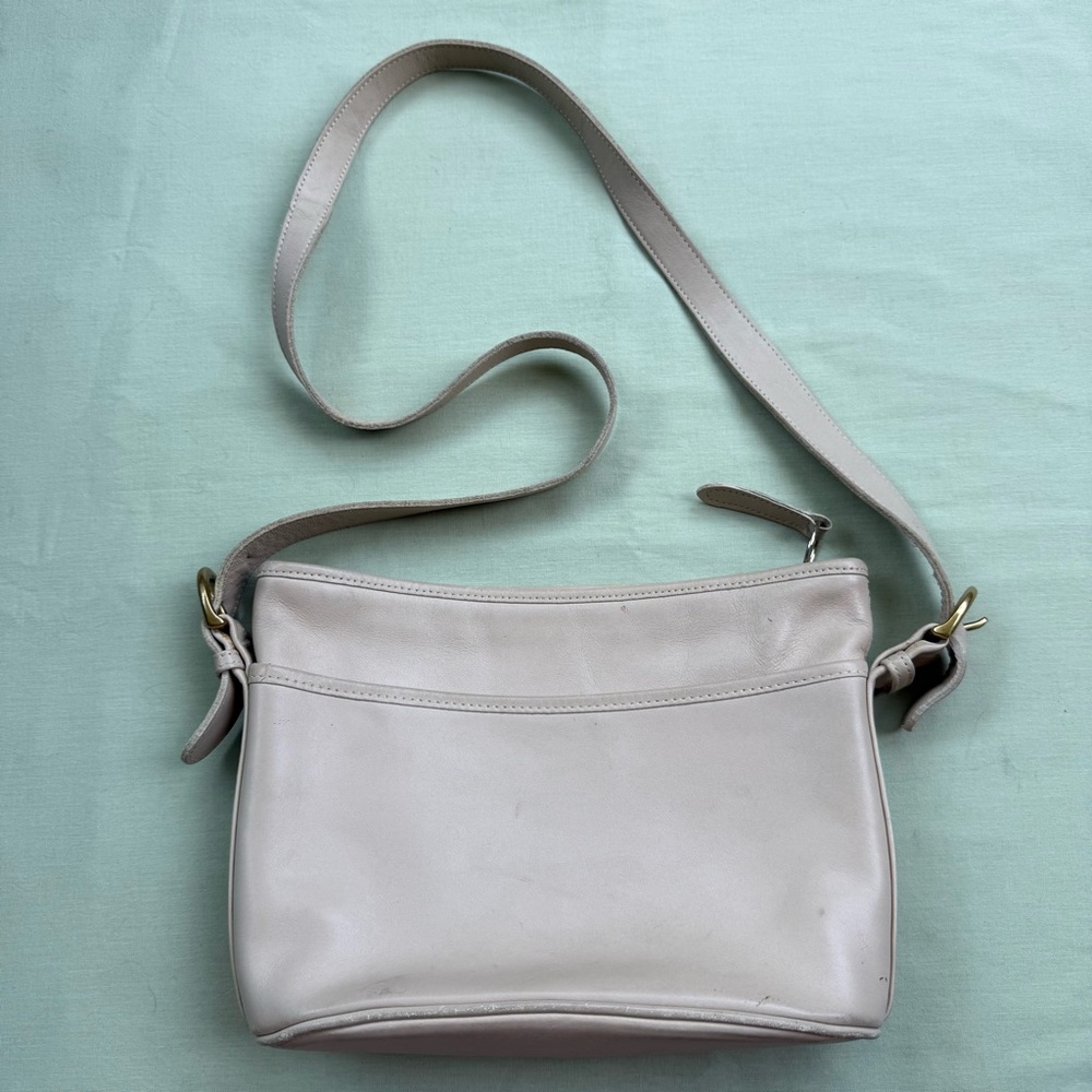 Vintage Coach Elegant Cream Shoulder Bag
